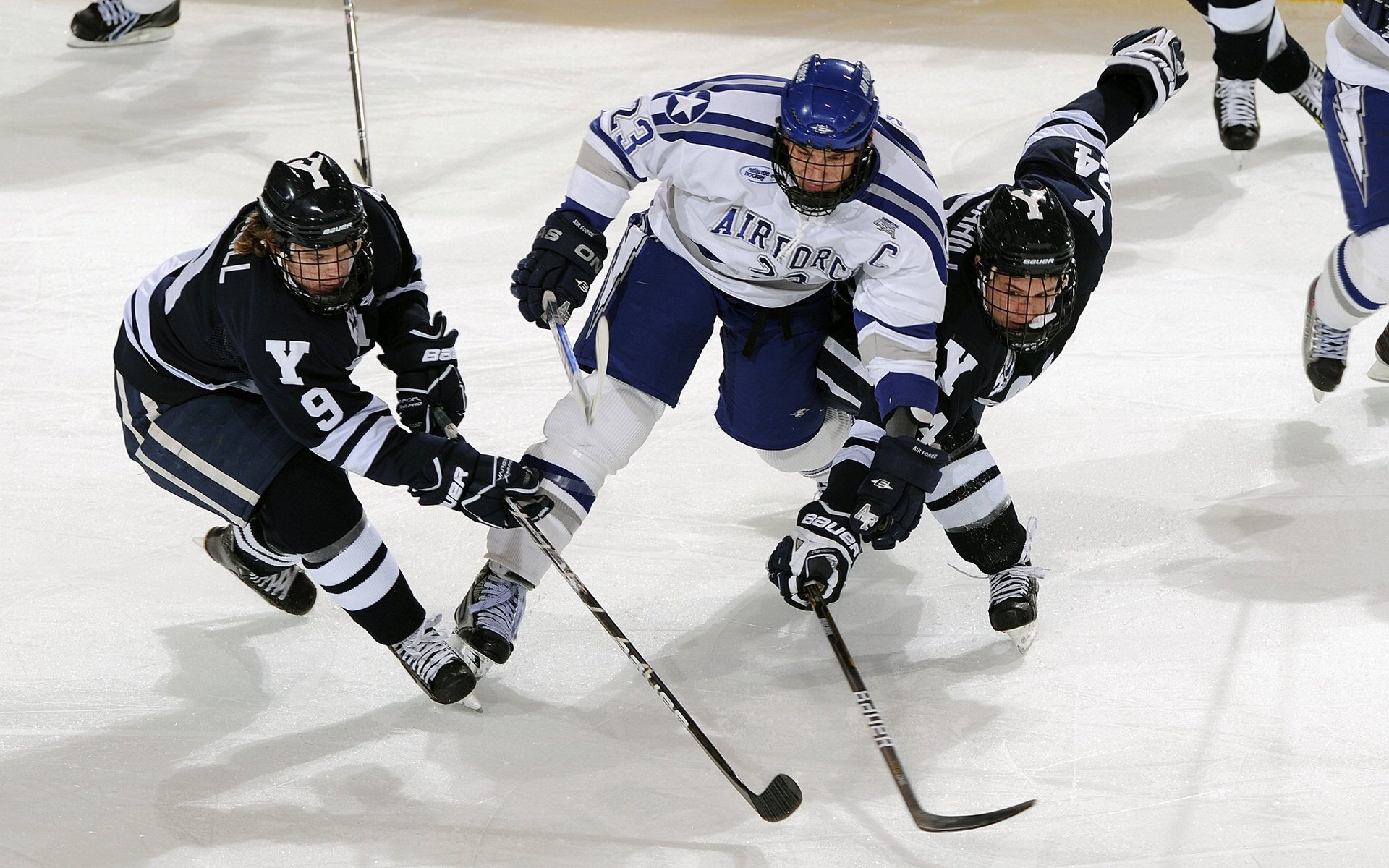 上海申花四强战险胜上海海港，保罗砍下9记关键球，全场沸腾